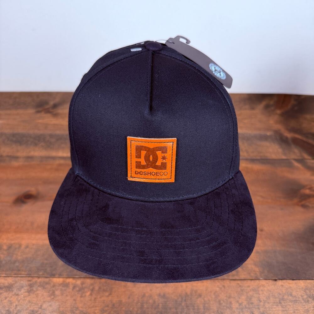 DC SHOES Black Snapback Adjustable Cap Hat Faux Suede Brim One Size NEW